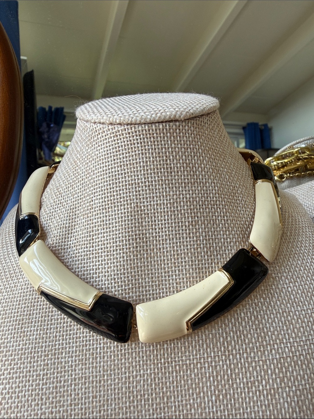 Napier (unsigned) Classic Black and Cream Enamel Statement Choker necklace 12”